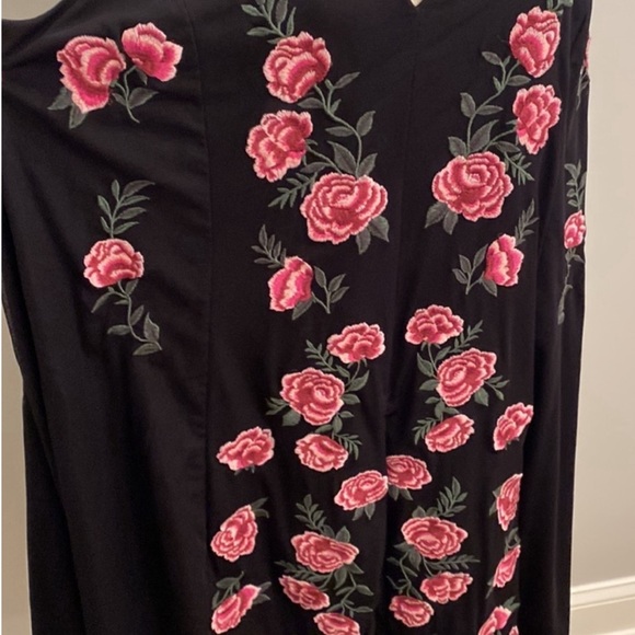 Torrid Gorgeous floral embroidered black dress size 1X. - Picture 5 of 10